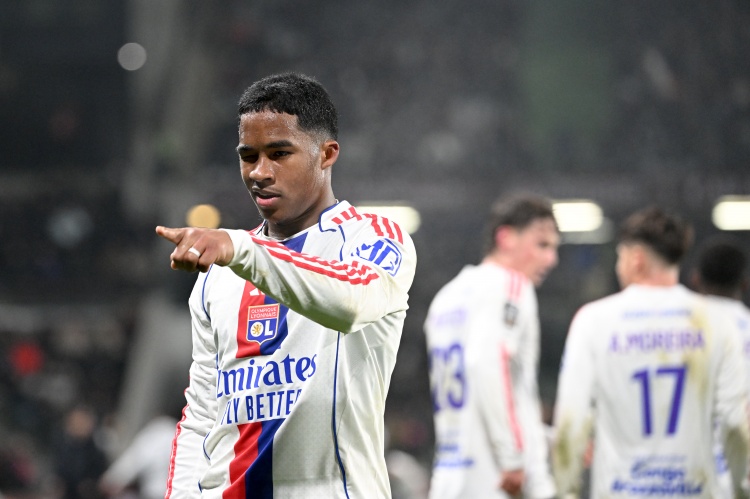 巅峰不再！34岁内马尔冲刺画面引发热议，速度太慢救球不及