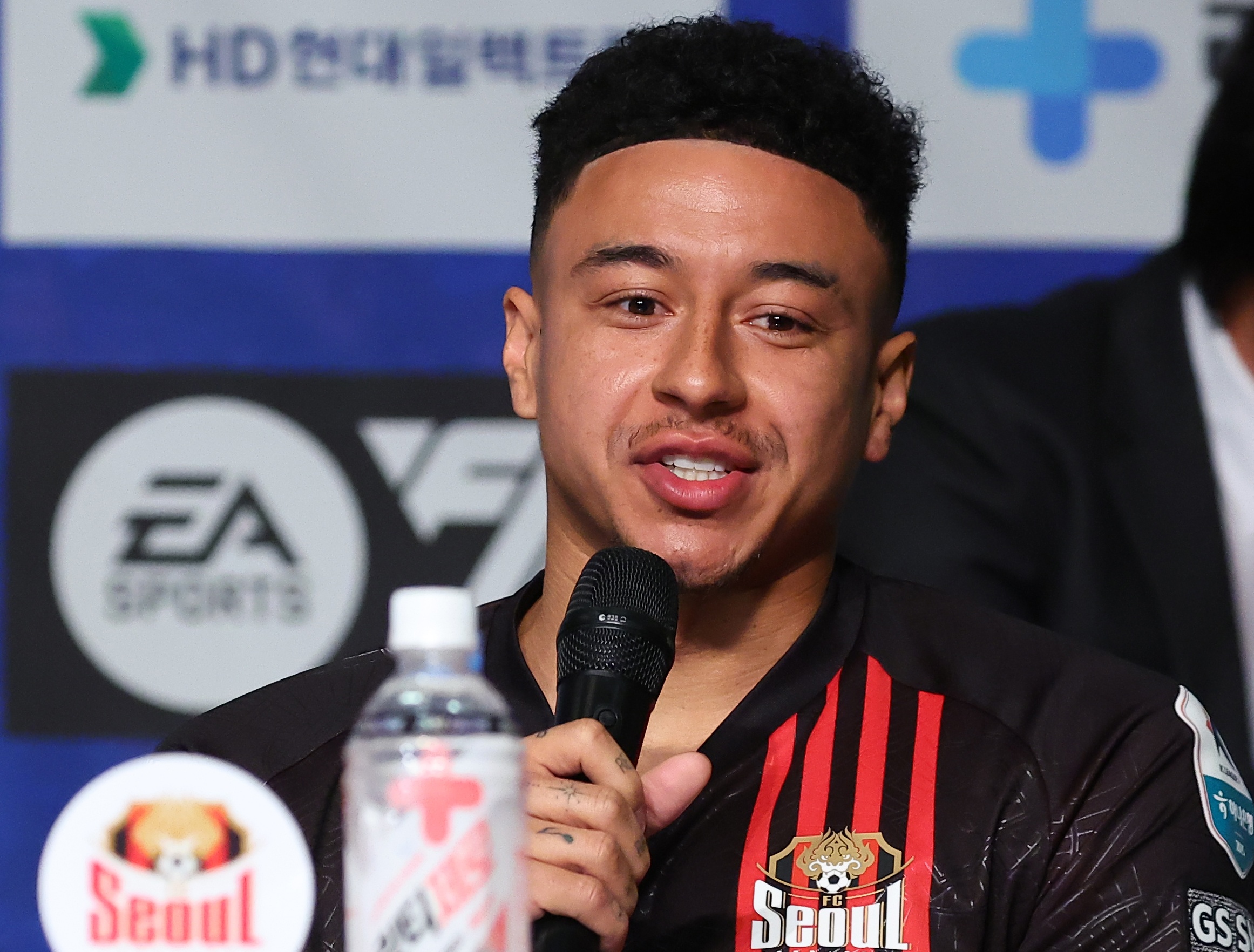 游子归乡，明天视频拜年：很高兴回到家乡，让我们一起为武汉而战